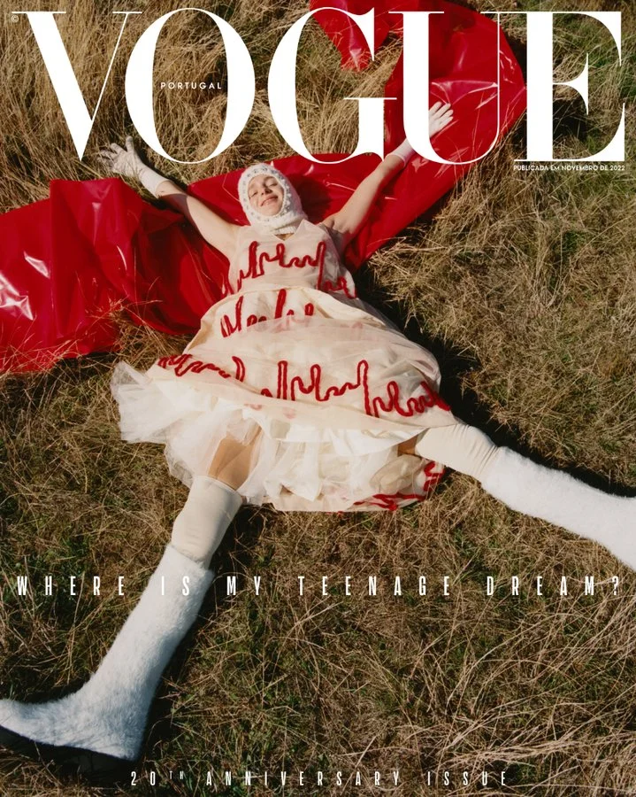 女性情報誌 Vogue Portugal Magazine Dec 2021/Jan 22 Vogue drops 'madness' cover of woman in a psychiatric